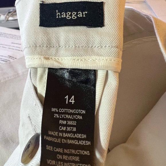 HAGGAR WOMEN’s CAPRI’S SIZE 14.  CREAM COLOR. WRINKLE FREE STRETCH. - Picture 8 of 8